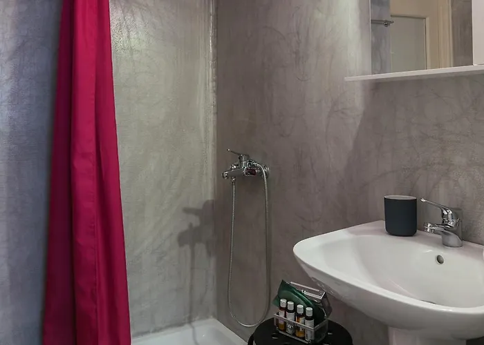 Uncle's Titikas * Adamantas (Milos)